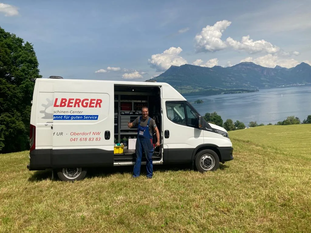 IVECO Service-Lieferwagen unterwegs